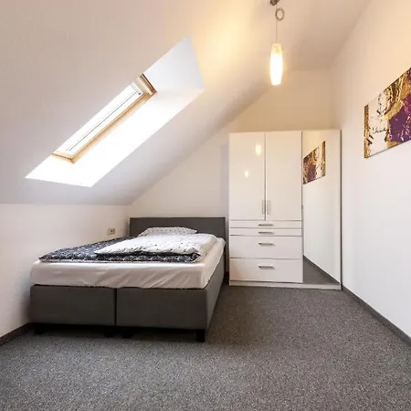 Flughafen Messe Stuttgart Stilvolle, Moblierte 2 Zi Dg Maisonette Whg Feelathome Lägenhet Filderstadt